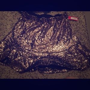 Sparkly skirt in gold